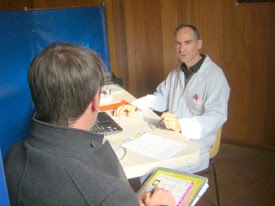 photo du médecin de l'EFS au cours d'entretien médical